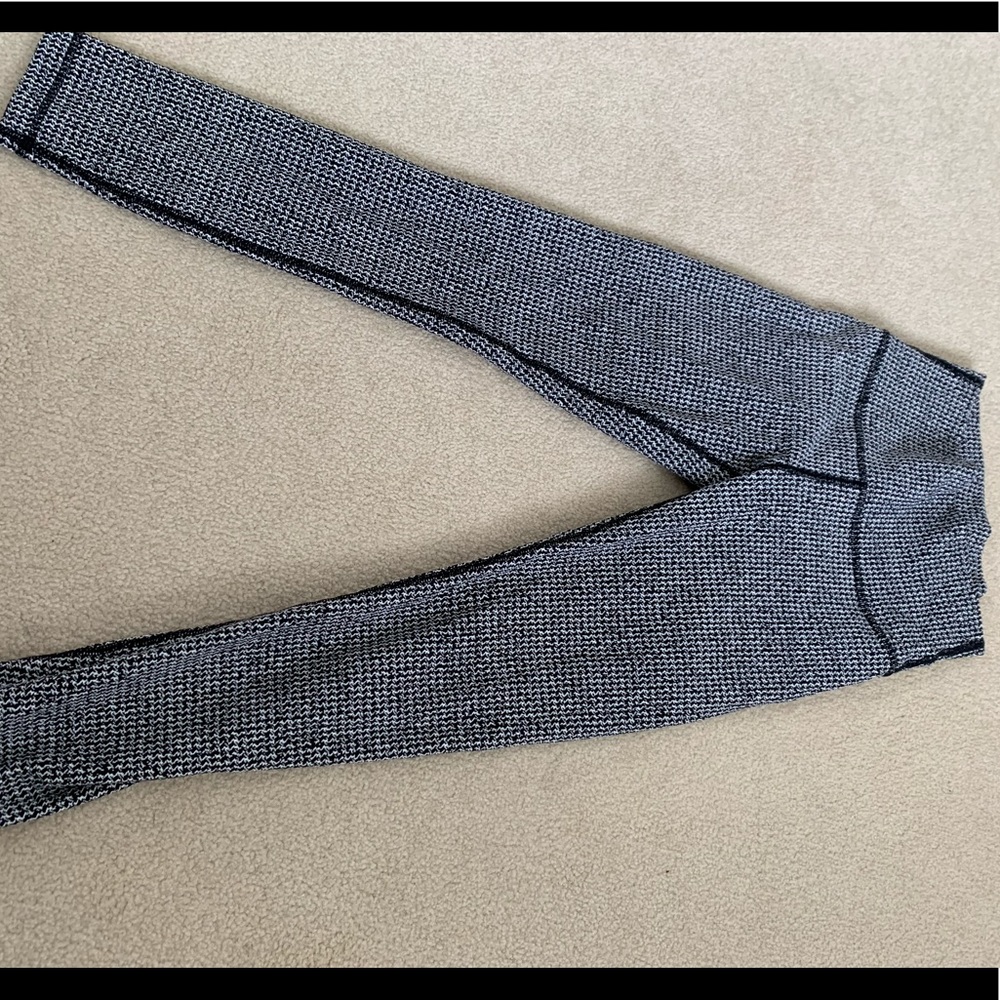 Lululemon Size 4 Wunder Under 25”